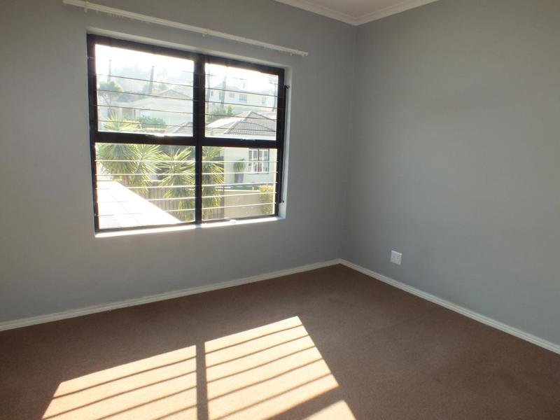 To Let 4 Bedroom Property for Rent in Van Riebeeckshof Western Cape
